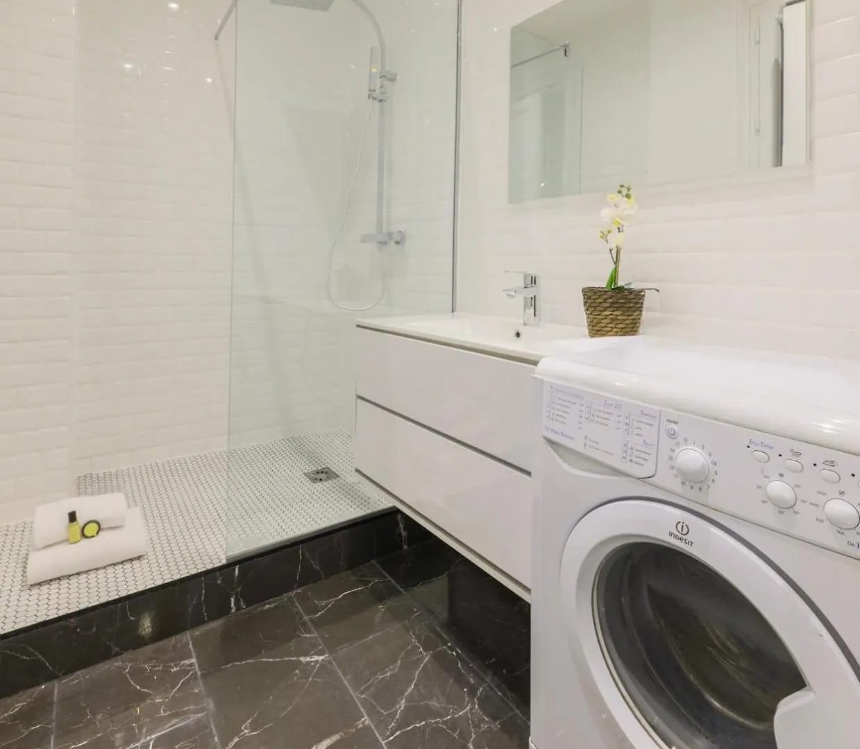1590 - Chic Montmartre In Paris Olympic Games 2024 Apartment