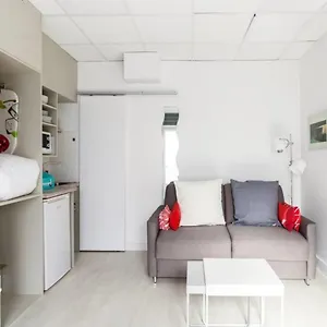 Small Is Beautiful Ideally Located Sleeps 4 Paris